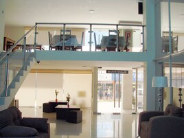 Sala de estar en el lobby