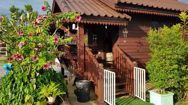 A wooden house with a porch, a small garden, and a trash bin. - Norn Nee at Khaokho (Khao Kho)