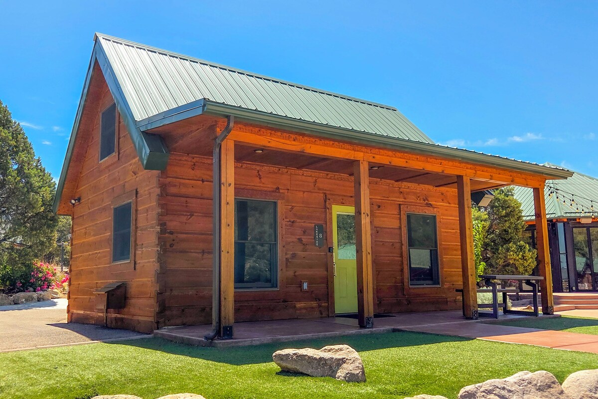 Cabin, 1 Queen Bed with Sofa bed, Non Smoking, Lakeside | Iron/ironing board, WiFi (free), bed sheets