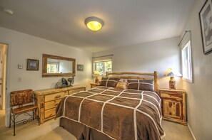 House, Multiple Beds (Timber Hill) | 4 bedrooms, iron/ironing board, free WiFi, bed sheets