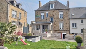 A stone building with a sign indicating it is a bakery. - L'Âme Du Gourmand (Pontorson)