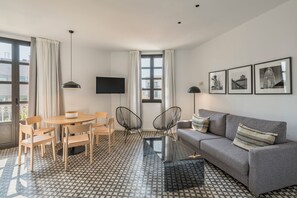 Comfort-Apartment, 2 Schlafzimmer | Wohnbereich | Flachbildfernseher