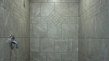 Premier Studio | Bathroom