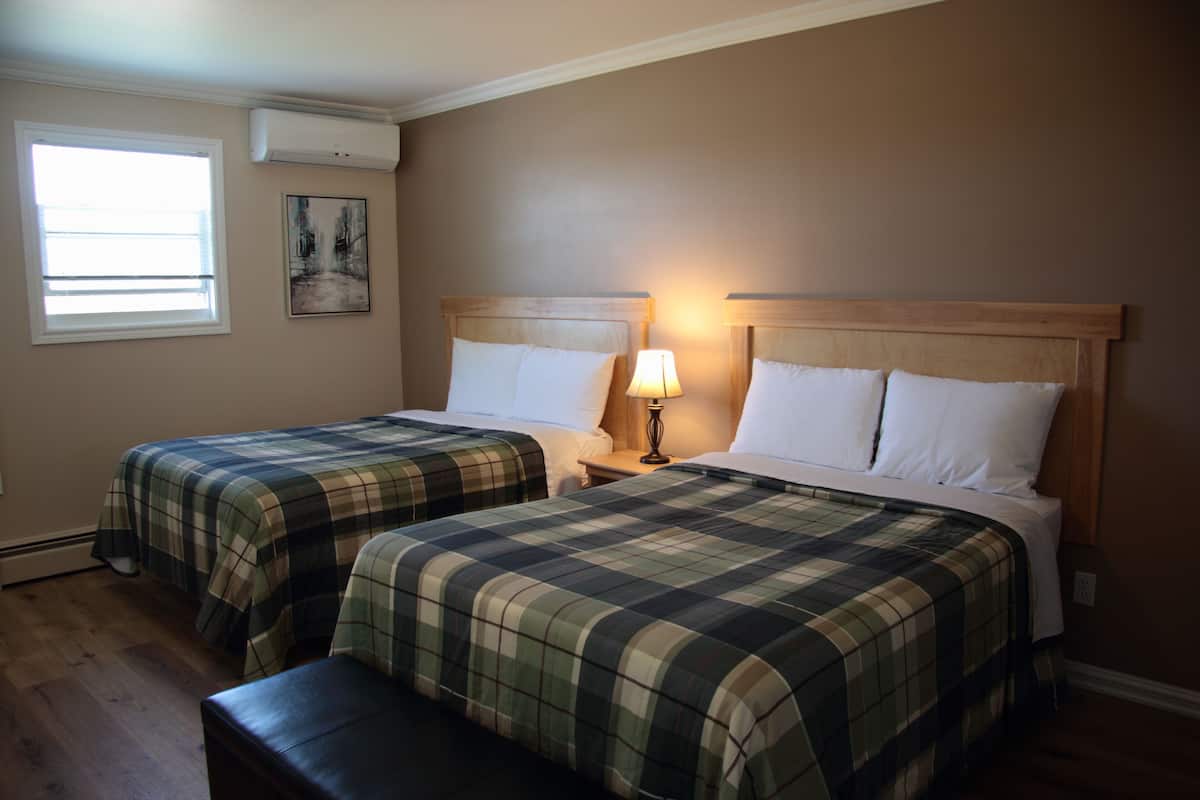 Guest Room with Kitchen | 1 bedroom, desk, iron/ironing board, free WiFi