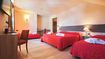 Meja kerja dan seprai linen