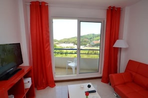 2 bedrooms, bed sheets
