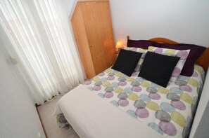 2 bedrooms, bed sheets