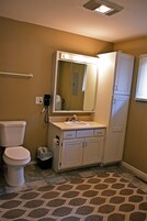 Ducha y artículos de higiene personal gratuitos