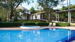 Outdoor pool - Pousada Boutique Oratorio (Tiradentes)