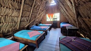 Asrama Umum Ekonomi, asrama campuran, kamar mandi pribadi (6 Beds) | Meja kerja, tempat tidur lipat/tambahan, Wi-Fi gratis, dan seprai linen