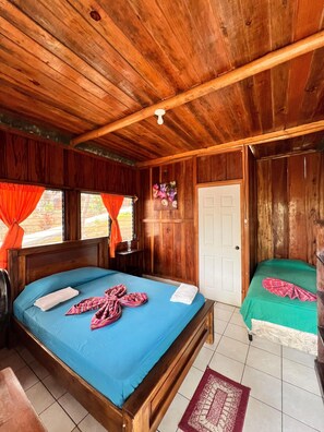 Chambre Triple Standard, salle de bains privée (1 Double and 1 Single Bed)
