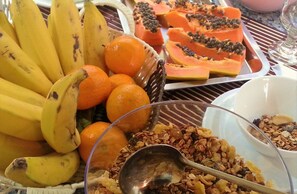 Bao gồm bữa sáng buffet hàng ngày 