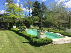 Outdoor pool - Haras de Charme (Guillermo Hudson)