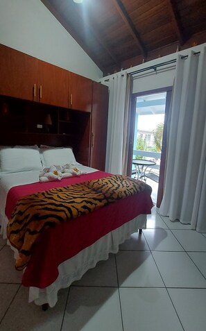 Deluxe Double Room Single Use (Deluxe 4) | Free WiFi, bed sheets