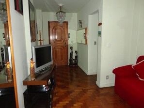 Apartment, 1 Schlafzimmer, Stadtblick | Wohnzimmer | LCD-Fernseher