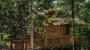蜜月小屋, 熱水浴缸 (Trillium Cabin) | 外觀