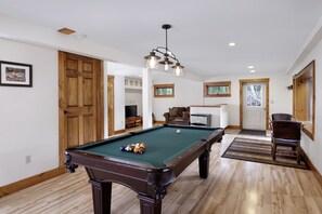Deluxe Cabin, Ensuite, Mountain View (Sentinel Cabin) | Lounge - Bark Eater Inn (Keene)