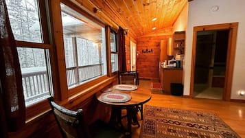 Honeymoon Cabin, Hot Tub (Trillium Cabin) | Interior