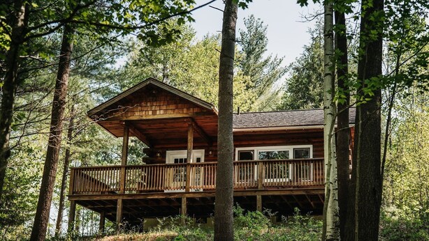 蜜月小屋, 熱水浴缸 (Trillium Cabin) | 外觀