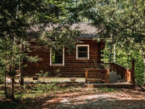 Honeymoon Cabin, Hot Tub (Trillium Cabin) | Exterior - Bark Eater Inn (Keene)