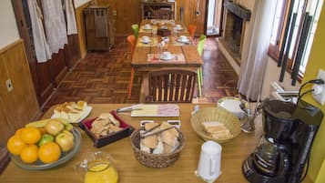 Sudah termasuk sarapan ala kontinental setiap hari