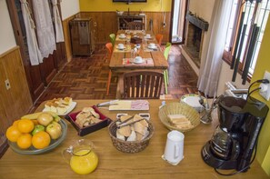 Free daily continental breakfast 