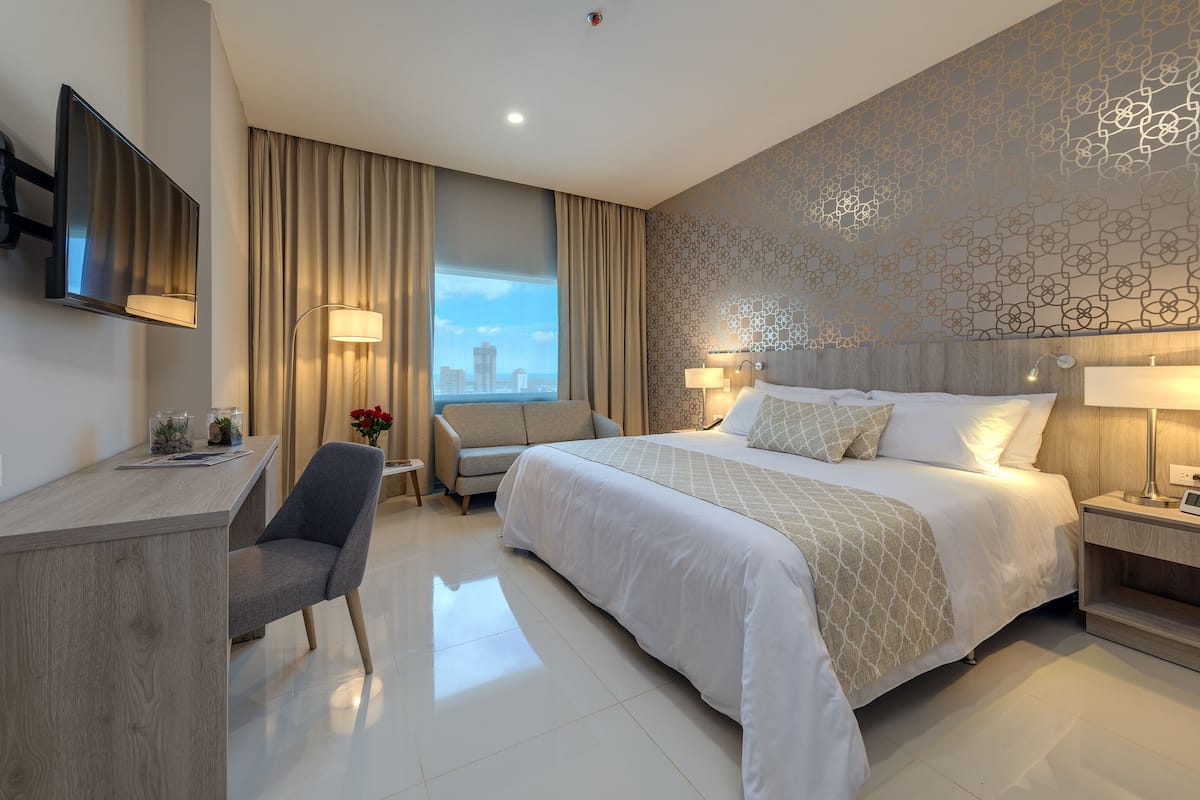 1 phòng ngủ, bộ đồ giường cao cấp, minibar, két bảo mật tại phòng