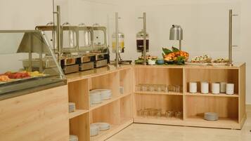 Daily continental breakfast (COP 25000 per person)