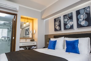 Standard Double Room, 1 Queen Bed | Premium bedding, down duvets, pillow-top beds, minibar - Hotel Pasko (Santiago)