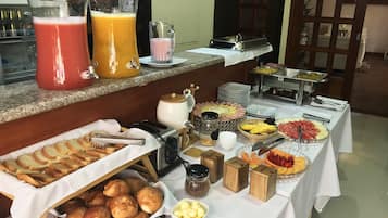 Café da manhã com buffet todos os dias mediante uma taxa