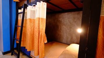 Insonorización, wifi gratis y ropa de cama