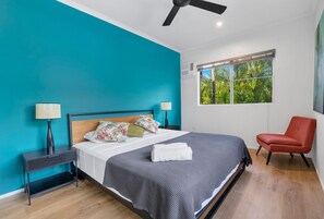 Ropa de cama de alta calidad y escritorio 