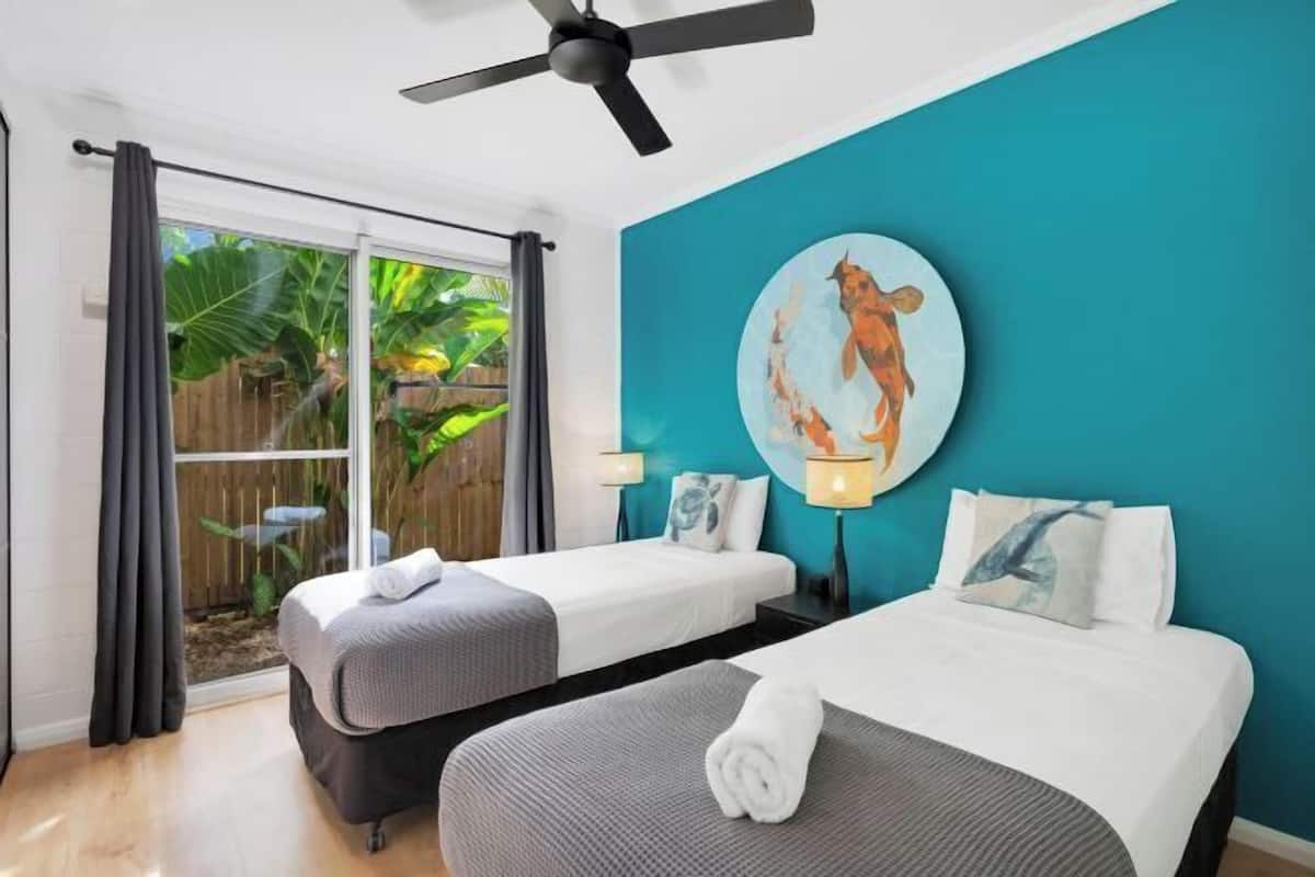 Premium bedding, desk, iron/ironing board, rollaway beds (surcharge)
