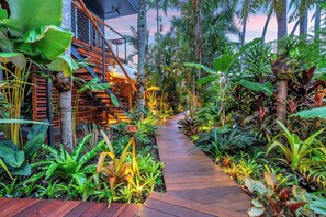 Unclassified image, 4 of 86, button - The Palms at Palm Cove (Palm Cove)