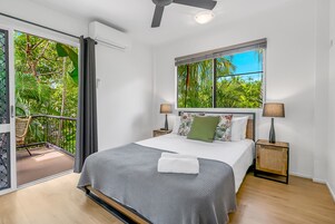 Ropa de cama de alta calidad y escritorio 