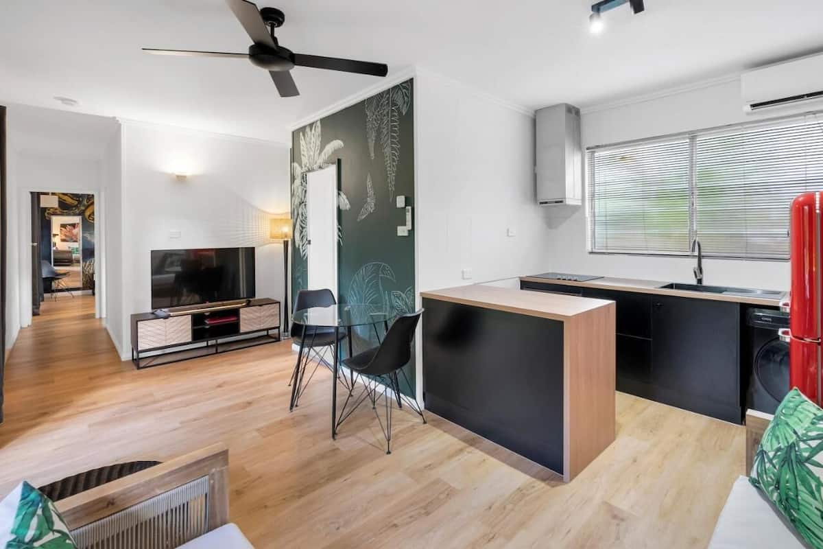 Appartement Deluxe, 2 chambres, 2 salles de bains, vue piscine | Coin séjour