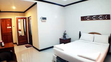 Standard Room, Non Smoking | Desk, rollaway beds, free WiFi