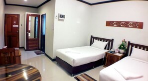 Phòng 2 giường đơn Tiêu chuẩn, 2 giường đơn, không hút thuốc | Bàn, giường gấp/giường phụ (phụ phí)