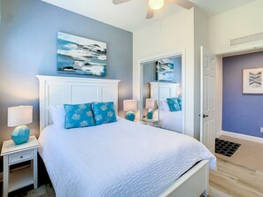 3 bedrooms, pillow-top beds, iron/ironing board, free WiFi - Reunion- THE TERRACES" - Resort style living - designer furnishing- pet friendly (Kissimmee)