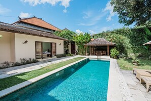 Kolam renang terbuka 