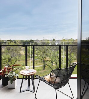Balcony - Tyrian Serviced Apartments - Albert Park Lake (Melbourne)