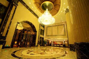 Lobby - Chateau Star Sea Hotel (Zhanjiang)