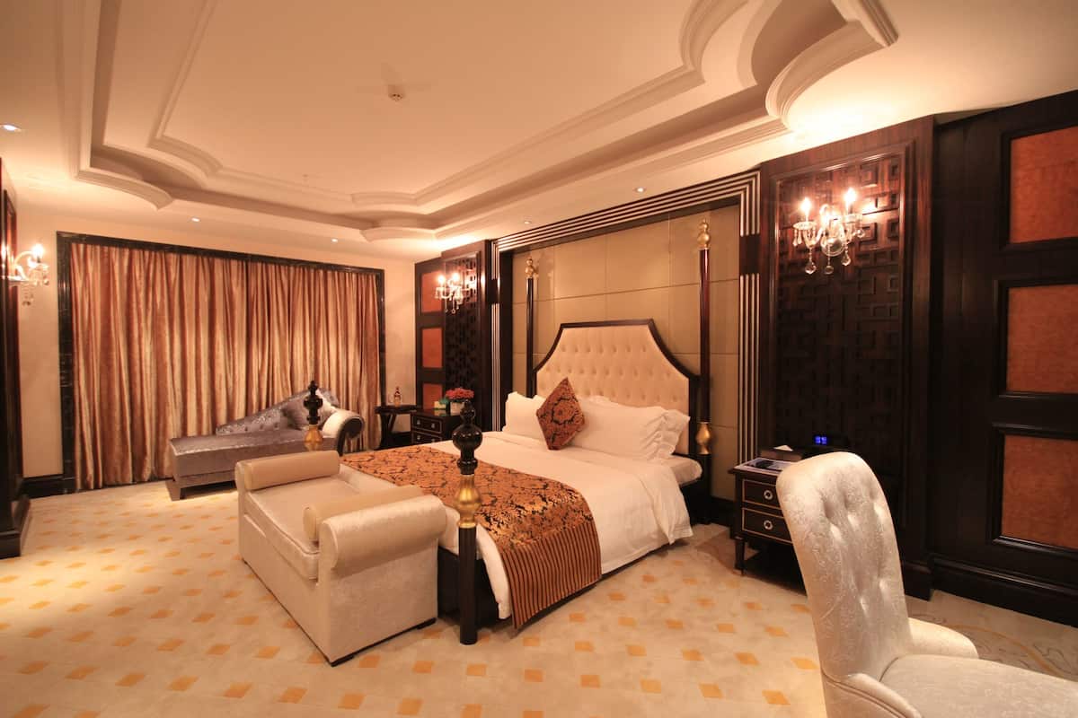 Presidential Suite | In-room safe, desk, blackout curtains, iron/ironing board (on request)
