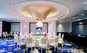 Breakfast, lunch and dinner served - Chateau Star Sea Hotel (Zhanjiang)