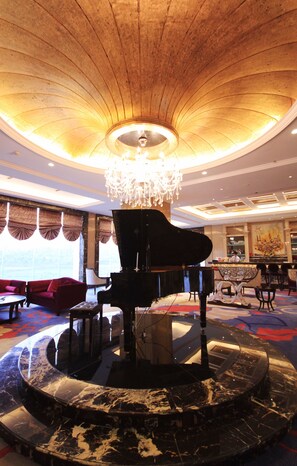 Bar (on property) - Chateau Star Sea Hotel (Zhanjiang)