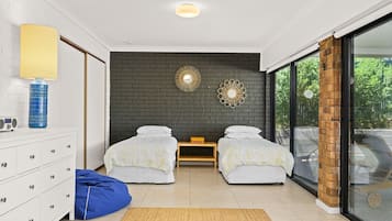 4 bedrooms, iron/ironing board, free WiFi, bed sheets