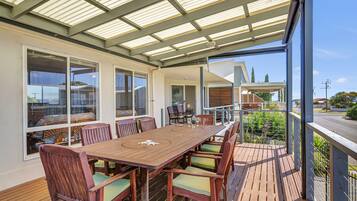 Green Reef Beach House | Terrace/patio