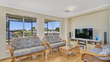 Green Reef Beach House | Living area | Flat-screen TV, DVD player