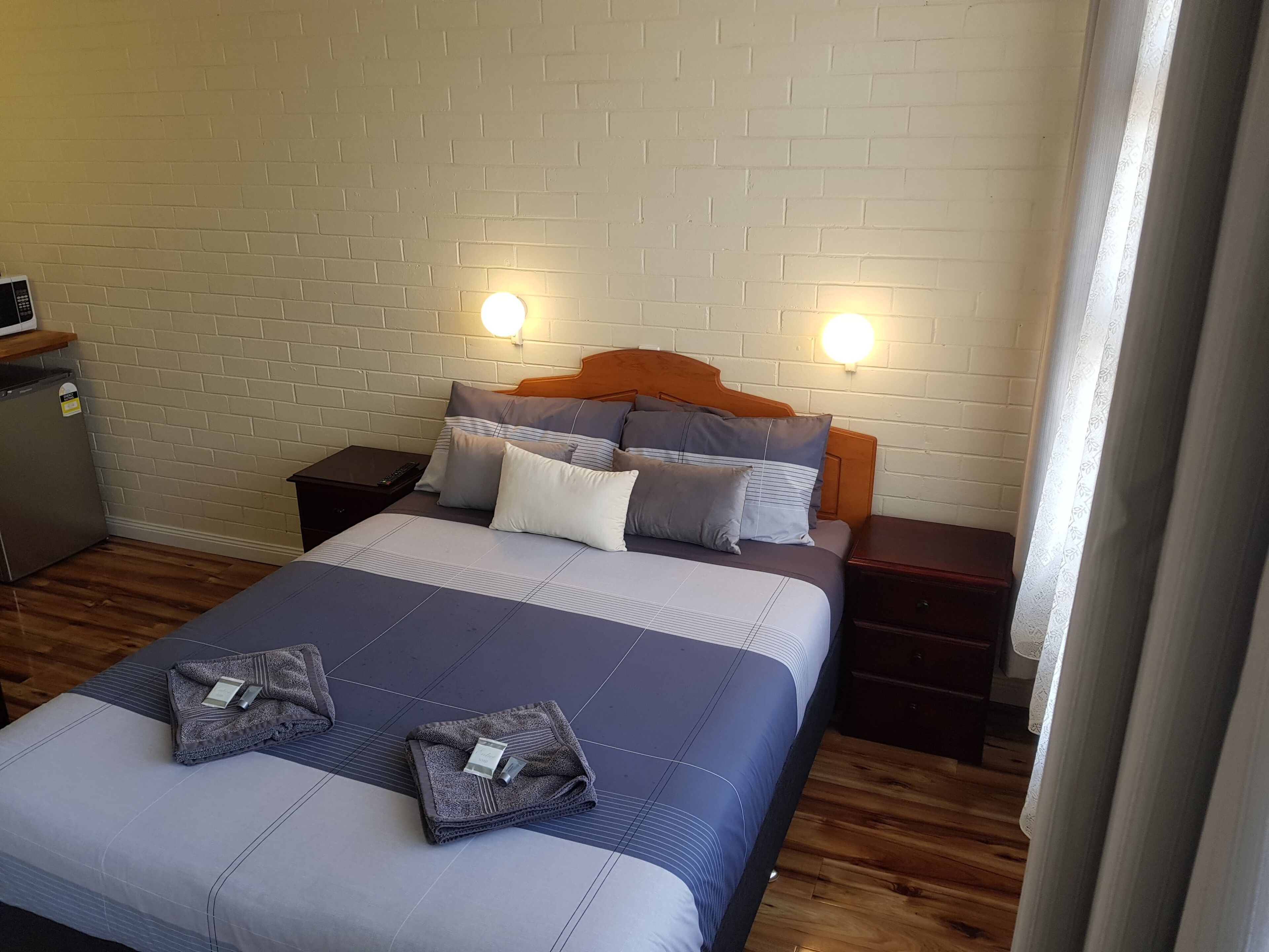 Standard Double Room, 1 Double Bed | Iron/ironing board, free WiFi
