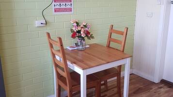 Een strijkplank/strijkijzer, gratis wifi